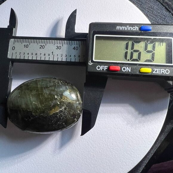 Labradorite Crystal Round Palmstone (6) - Picture 9 of 10